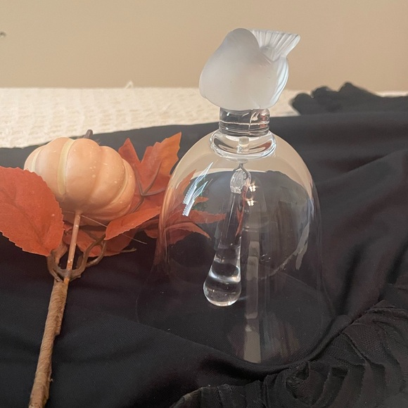 Large Crystal Table Bell With  Frosted Sparrow on Top - Picture 9 of 12